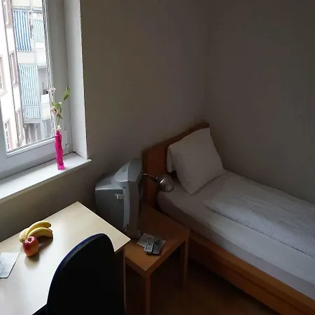 Гостевой дом Hotel-pension Goldene Krone Фрайбург