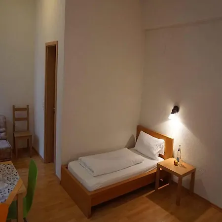 Гостевой дом Hotel-pension Goldene Krone Фрайбург