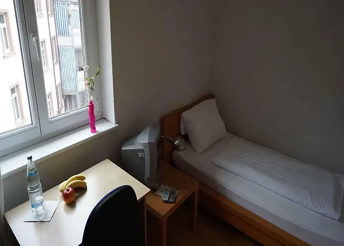 Konukevi Hotel-pension Goldene Krone Freiburg im Breisgau