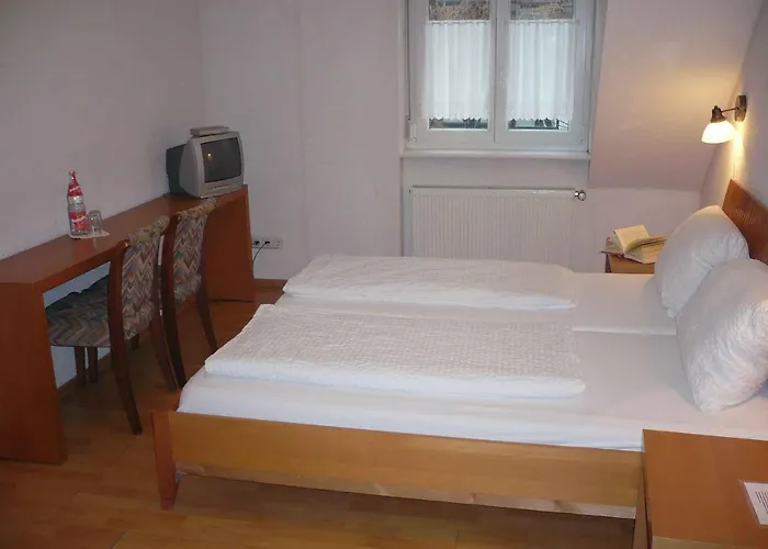 Konukevi Hotel-pension Goldene Krone Freiburg im Breisgau