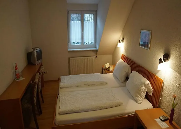 Konukevi Hotel-pension Goldene Krone