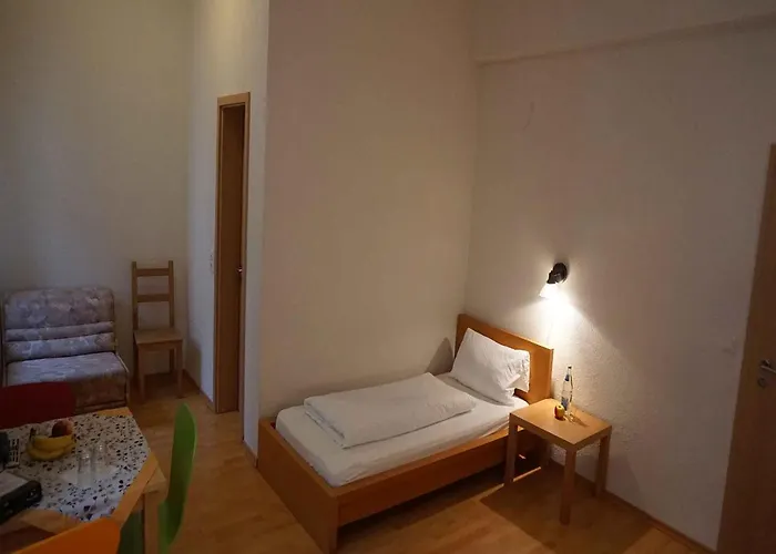 Konukevi Hotel-pension Goldene Krone Freiburg im Breisgau